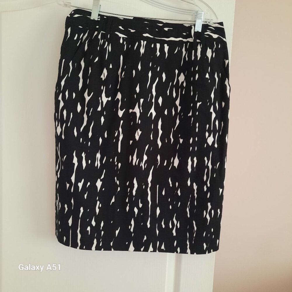 Women’s Size 12 "EAST 5th" Black & White Knee Length Lined Straight Skirt